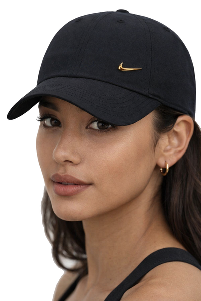 Czapka bejsbolówka NIKE Dri-FIT Club Młodzieżowa Metal Logo Czarna/Złota