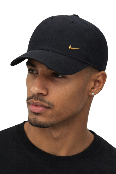 Czapka bejsbolówka NIKE Dri-FIT Club Młodzieżowa Metal Logo Czarna/Złota